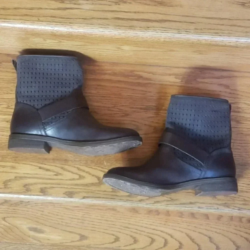 Vince Camuto Cahya 6M‎ brown leather woven ankle boots